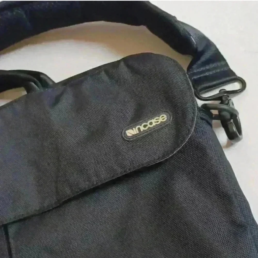 Incase Black Men's Bag